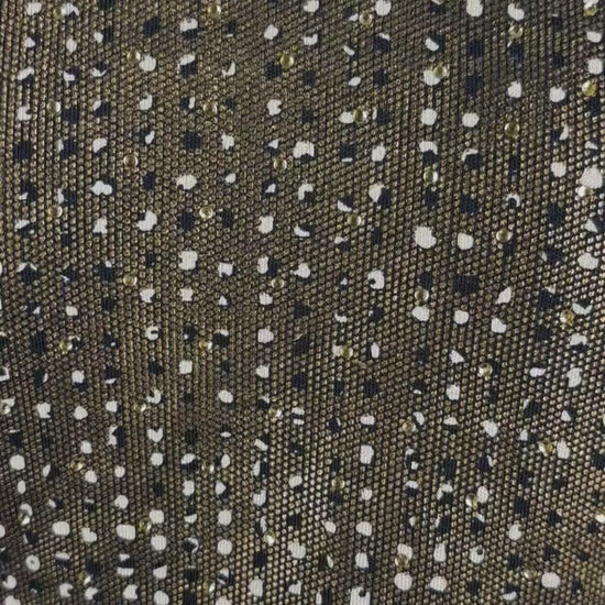 Chandail noir à motifs et cristaux dorés Olsen, taille 10 (m). Vue de la vidéo qui présente tous les détails du chandail.