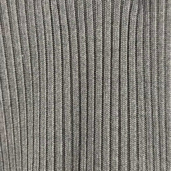 Chandail côtelé polo noir Massimo Dutti, taille large. Vue de la vidéo qui présente tous les détails.