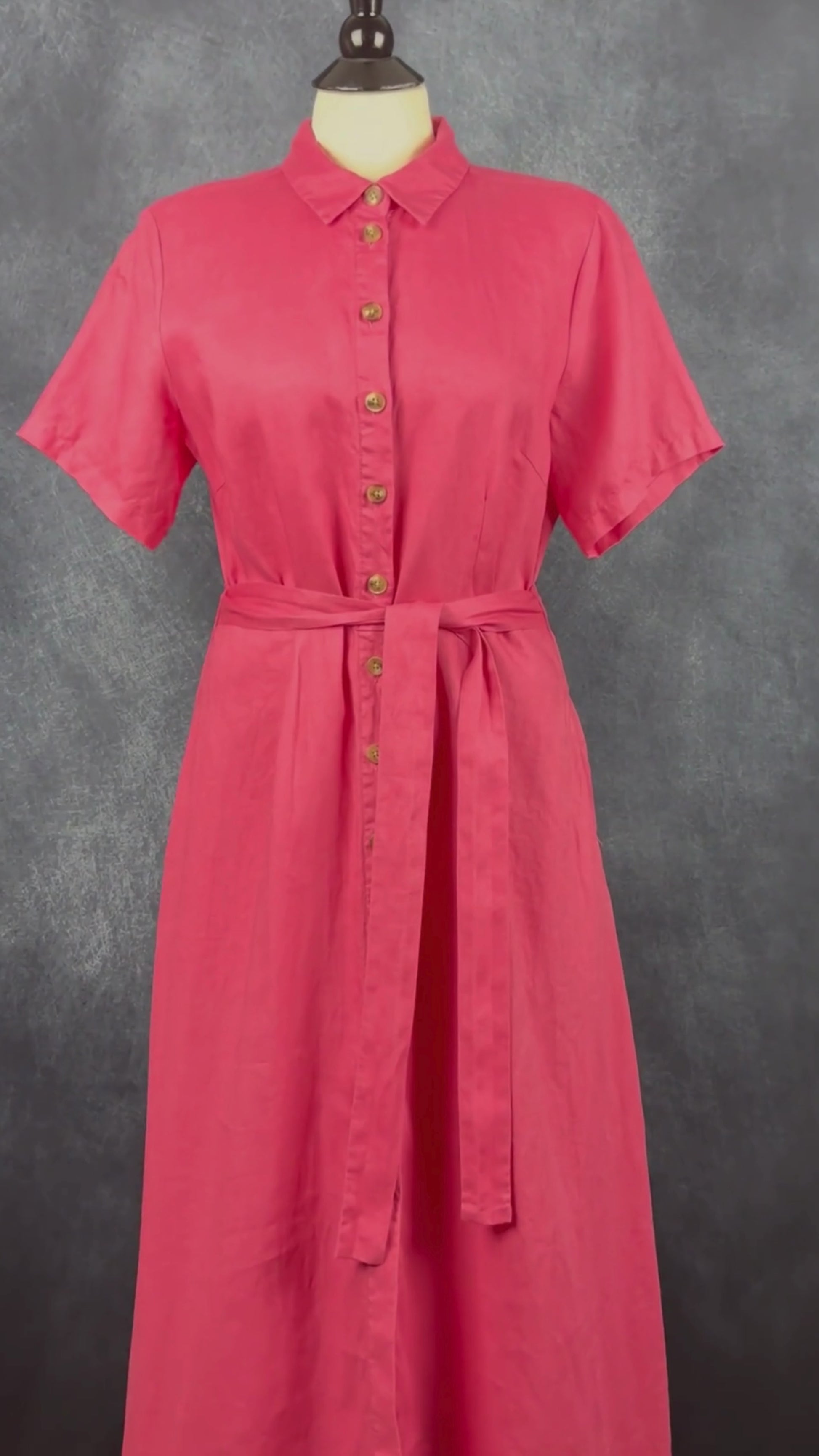 Robe chemisier midi rose corail en lin Part Two, taille 40 (m/l). Vue de la vidéo qui présente tous les détails de la robe.
