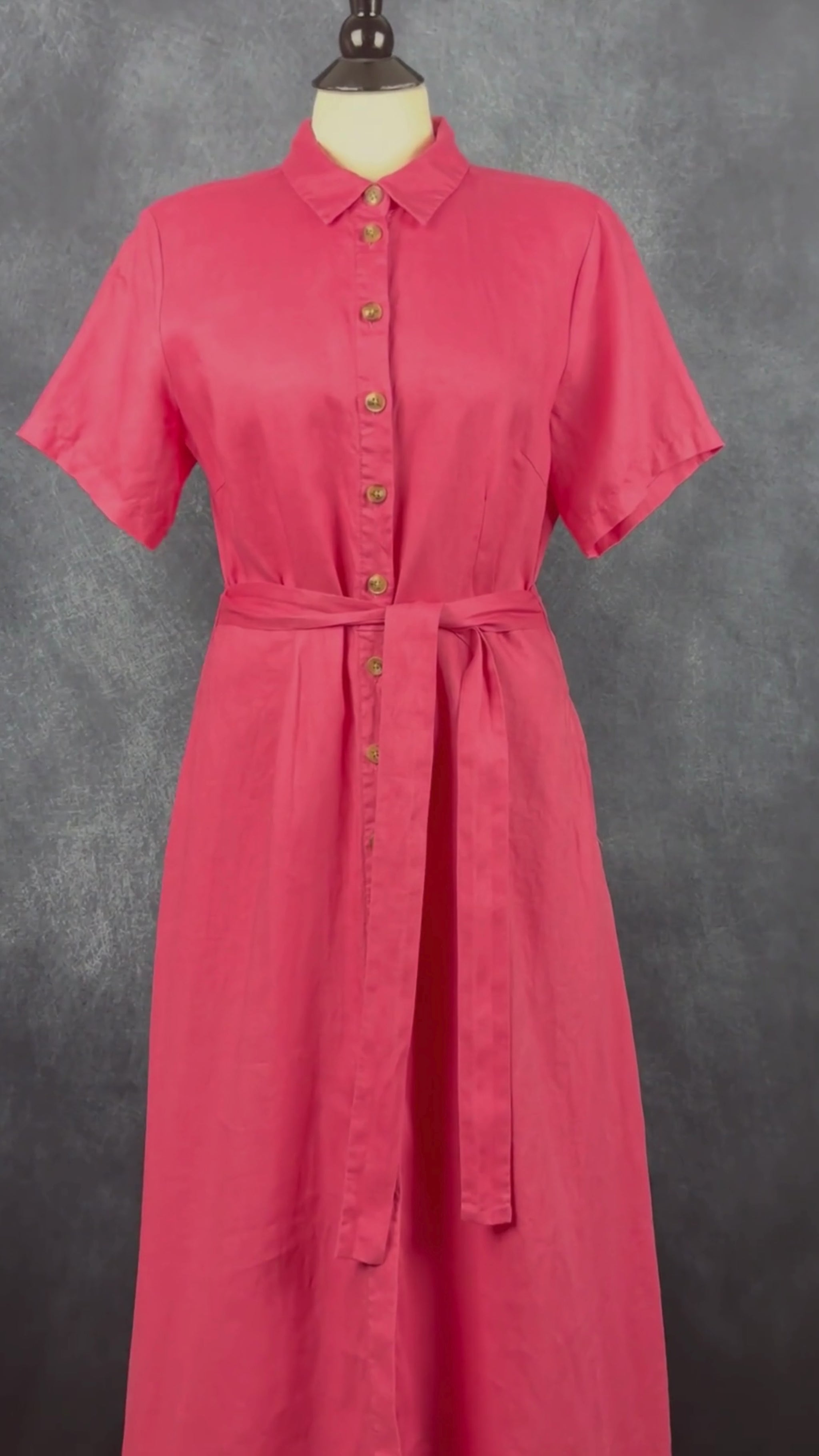Robe chemisier midi rose corail en lin Part Two, taille 40 (m/l). Vue de la vidéo qui présente tous les détails de la robe.