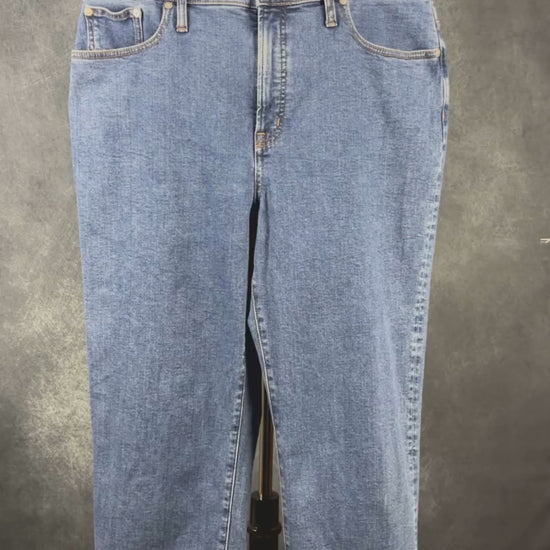 Jeans bleu moyen Perfect vintage straight Madewell, taille 32. Vue de la vidéo qui présente tous les détails du jeans.