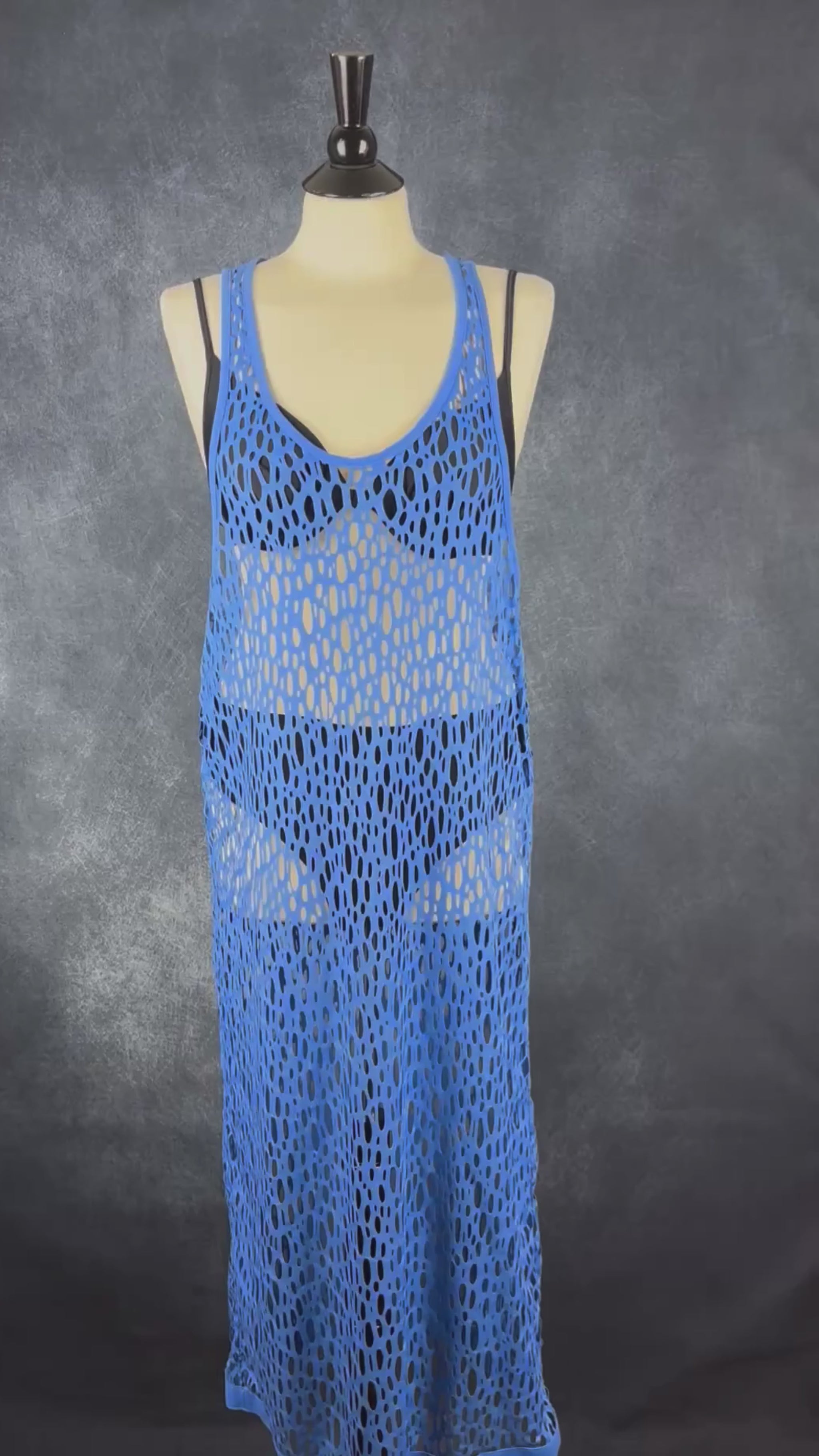 Robe de plage bleue Shan, taille 8. Vue de la vidéo qui présente tous les détails de la robe.
