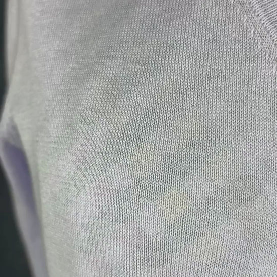 Cardigan long en coton fin lilas avec des poches Luhta, taille small. Vue de la vidéo qui présente tous les détails de la veste.
