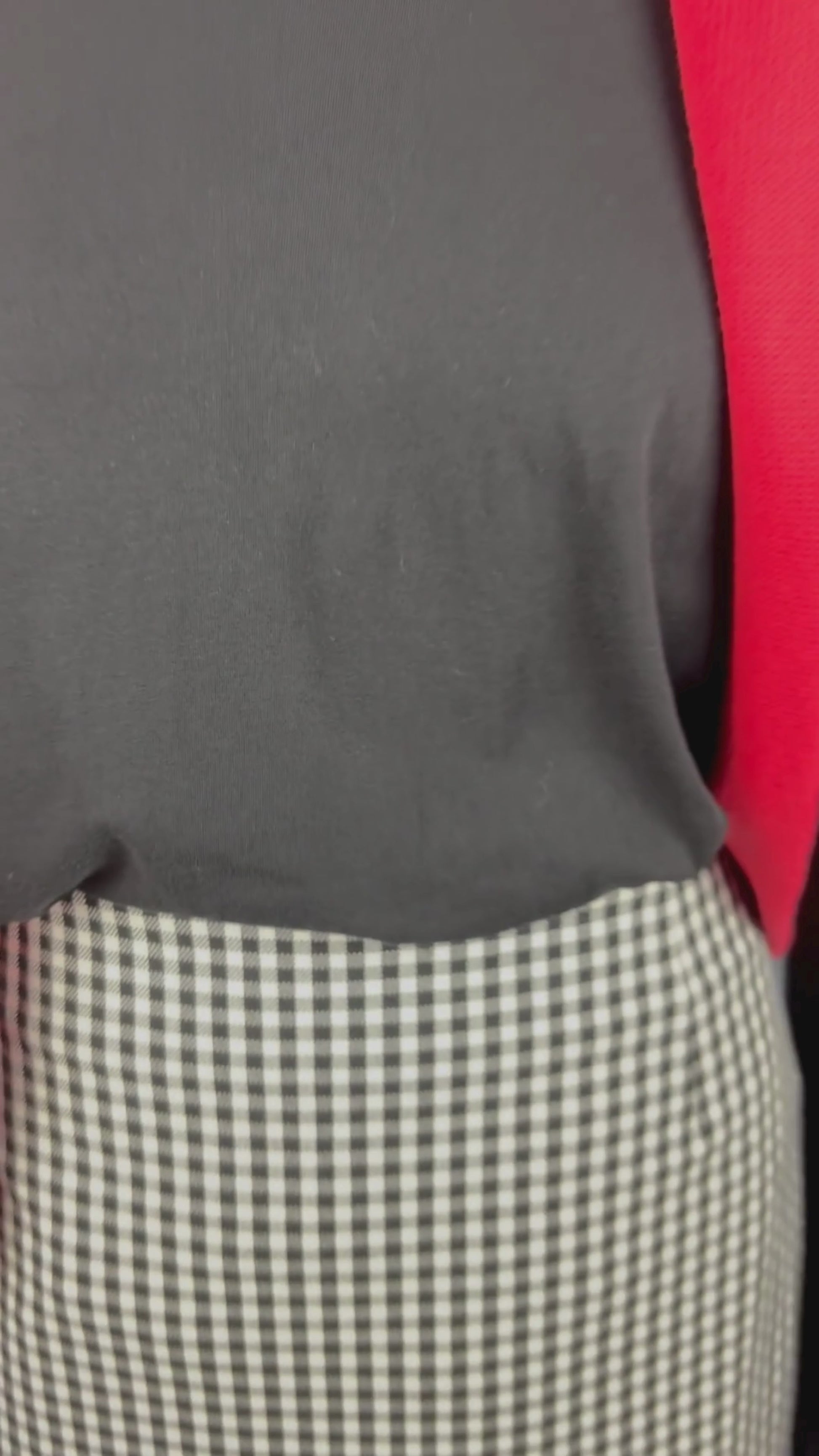 Chandail noir de base à manches longues Filippa K, taille l (xl). Vue de la vidéo qui présente tous les détails du chandail.