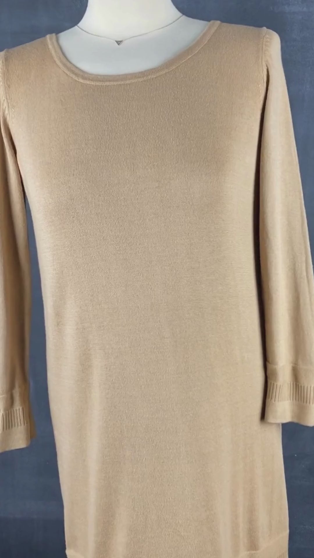Chandail long tricot coton egyptien Ca va de soi, taille xs/s. Vue de la vidéo qui présente tous les détails du chandail.