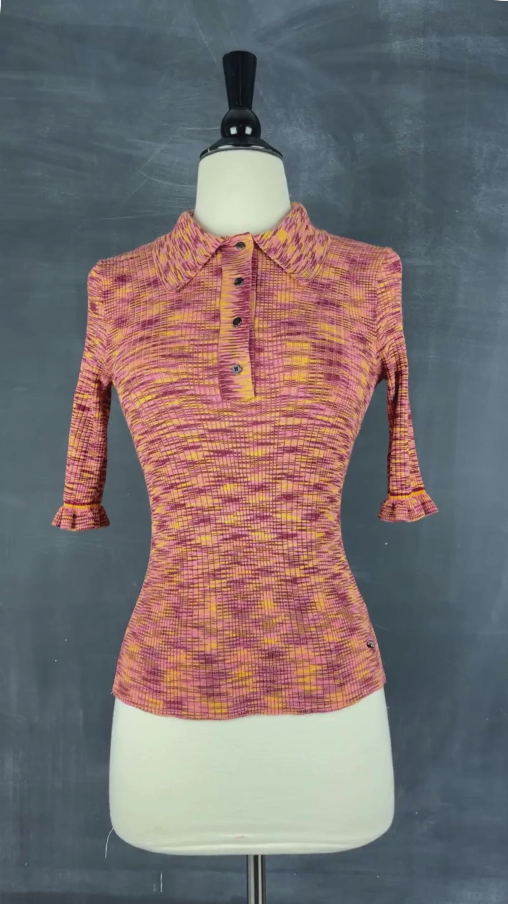 Chandail polo en tricot Scotch & Soda, taille xs. Vue de la vidéo qui présente tous les détails du chandail.