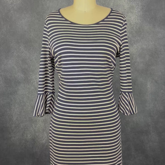 Robe marinière marine et blanc à manches évasées Olsen, taille small. Vue de la vidéo qui présente tous les détails de la robe.
