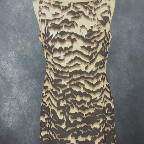 Robe à motifs abstraits en soie et laine Banana Republic, taille 8. Vue de la vidéo qui présente tous les détails de la robe.