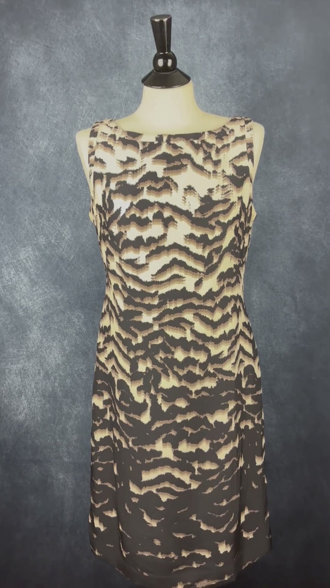 Robe à motifs abstraits en soie et laine Banana Republic, taille 8. Vue de la vidéo qui présente tous les détails de la robe.