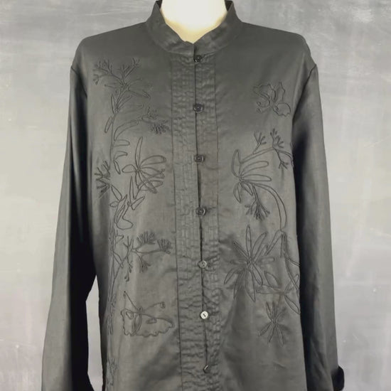 Blouse noire avec broderies en lin Contemporaine, taille xl. Vue de la vidéo qui présente tous les détails de la blouse.