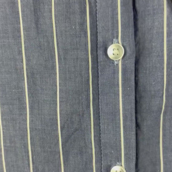 Chemisier long en chambray bleu à rayures blanches InWear, taille 6. Vue de la vidéo qui présente tous les détails du chemisier.