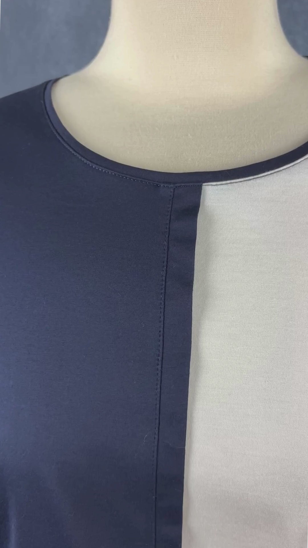 Chandail marine et blanc crème avec cordons à nouer à la taille Gerry Weber Casual, taille m/l. Vue de la vidéo qui présente tous les détails du chandail.