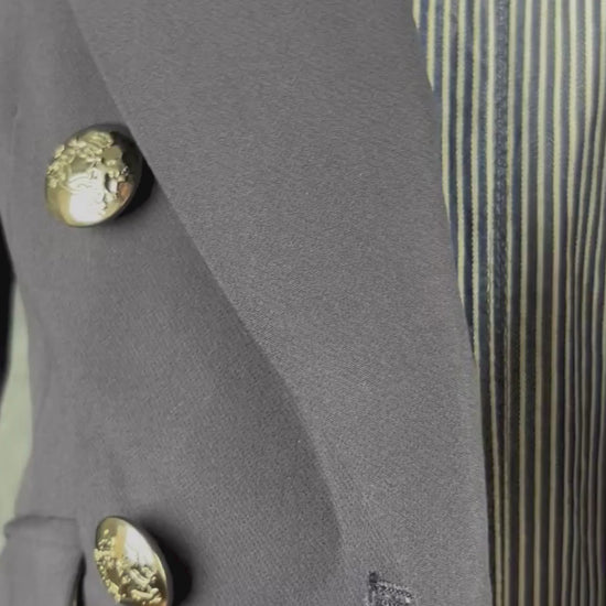 Blazer marine lavable Banana Republic, taille 00 petite. Vue de la vidéo qui présente tous les détails de la veste.