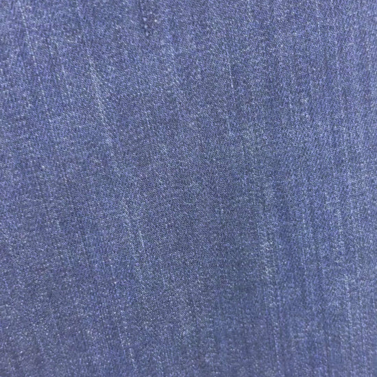 Jeans foncé modèle Carola de Brax, taille 36. Vue de la vidéo qui présente tous les détails du jeans.