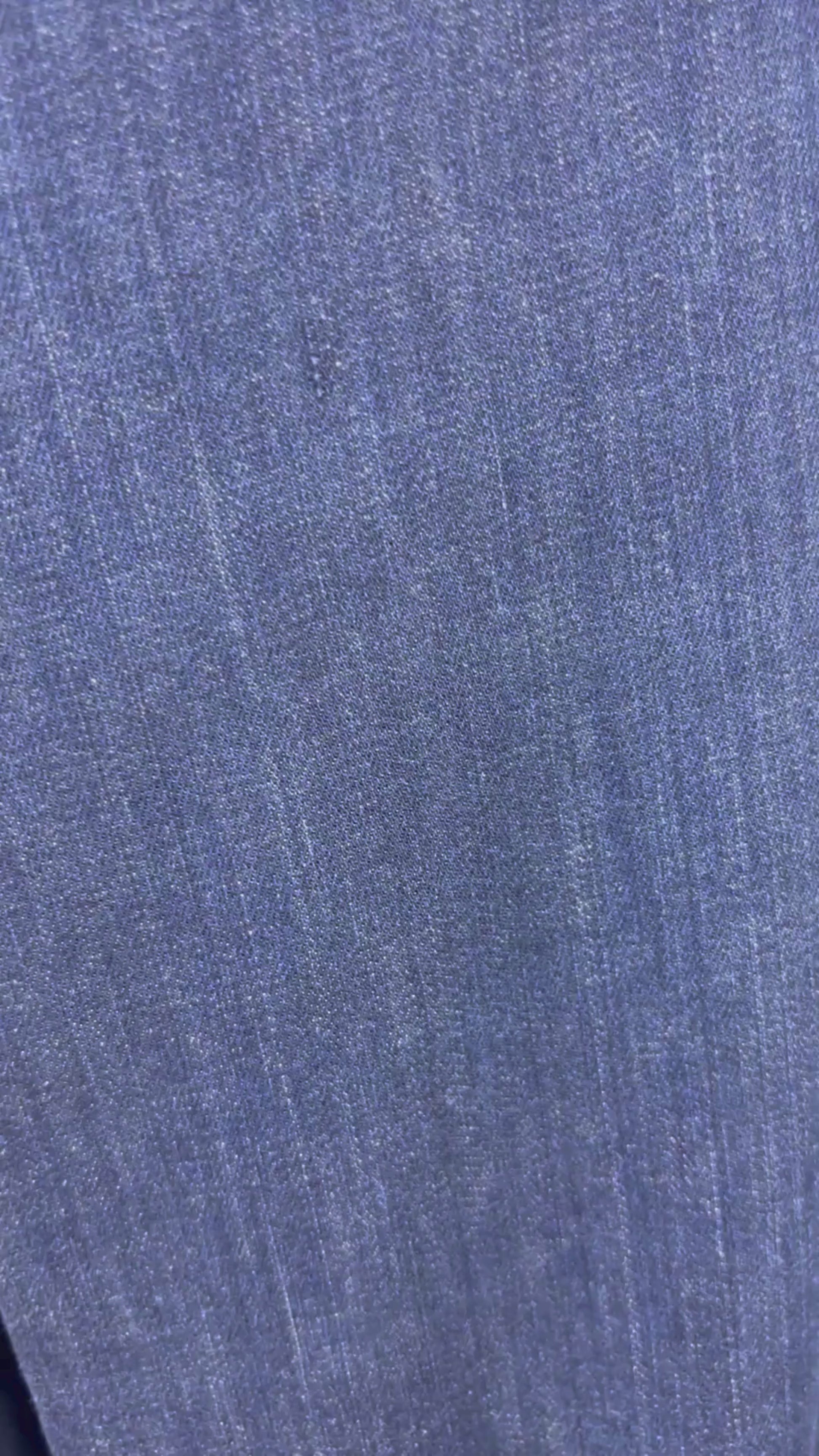 Jeans foncé modèle Carola de Brax, taille 36. Vue de la vidéo qui présente tous les détails du jeans.