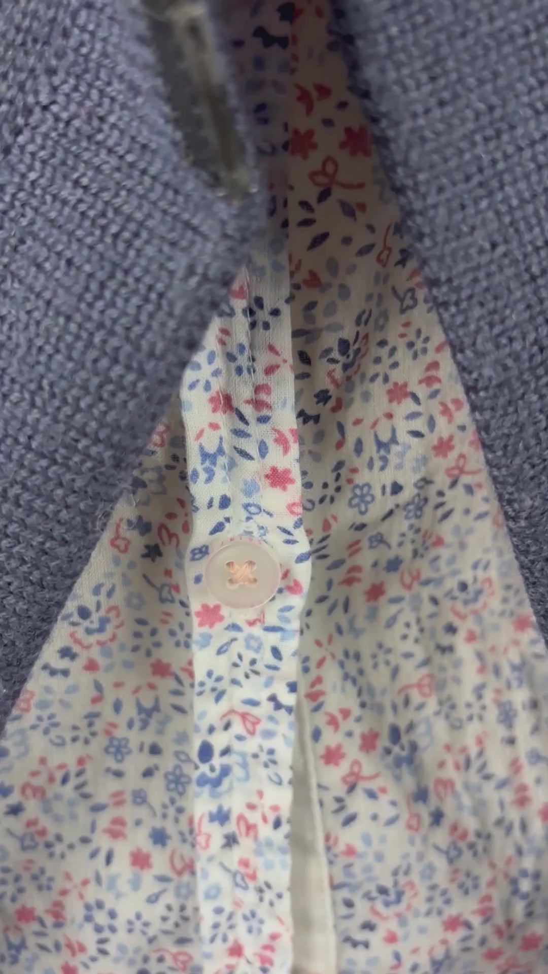 Chemisier en fin coton à motif floral délicat Saint James, taille 10 (m). Vue de la vidéo qui présente tous les détails du chemisier.