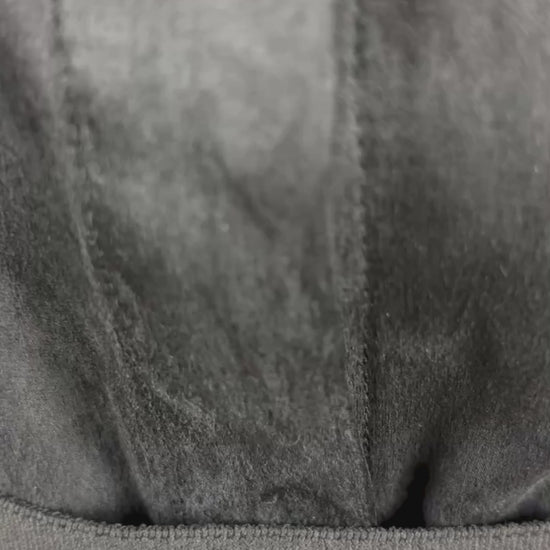 Chemisier noir en soie à manches en dentelle Equipment, taille small. Vue de la vidéo qui présente tous les détails du chemisier.