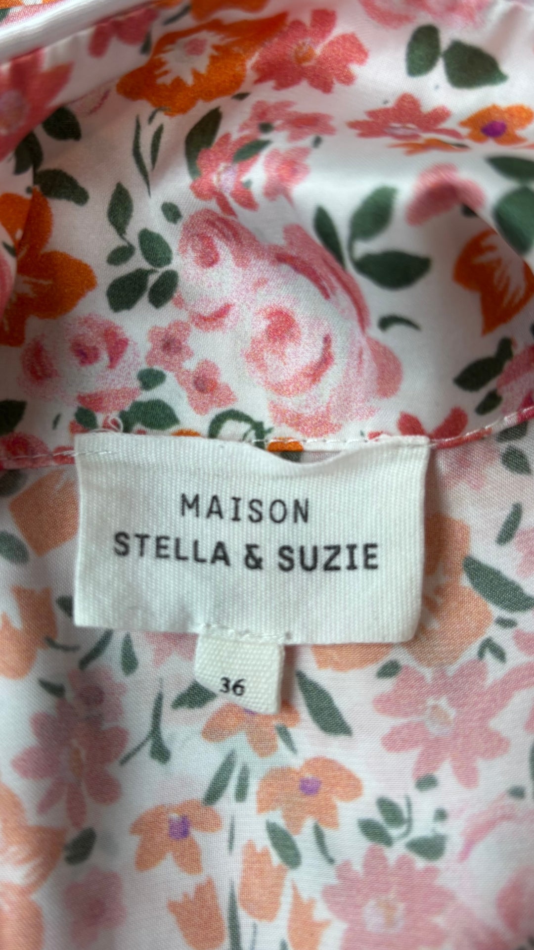 Pyjama deux pièces à joli motif floral, Maison Stella & Suzie, taille 36 (xs/s). Vue de l'étiquette.