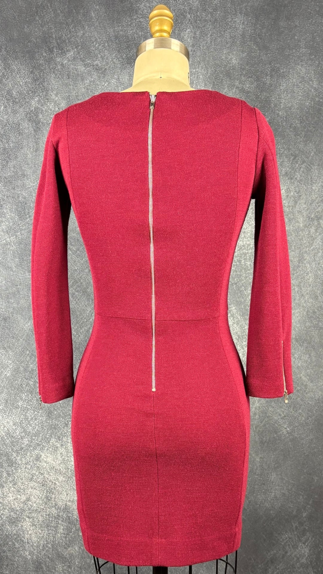 Robe ajustée bordeaux en mélange de laine Sandro, taille 1 (xs). Vue de dos.