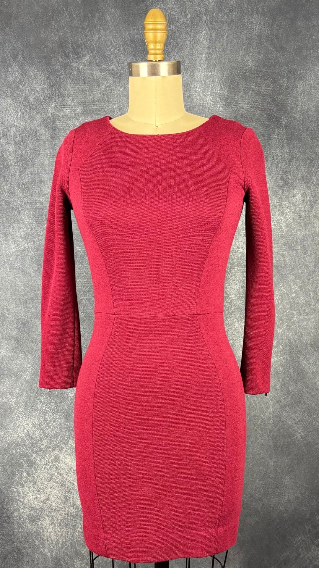 Robe ajustée bordeaux en mélange de laine Sandro, taille 1 (xs). Vue de face.