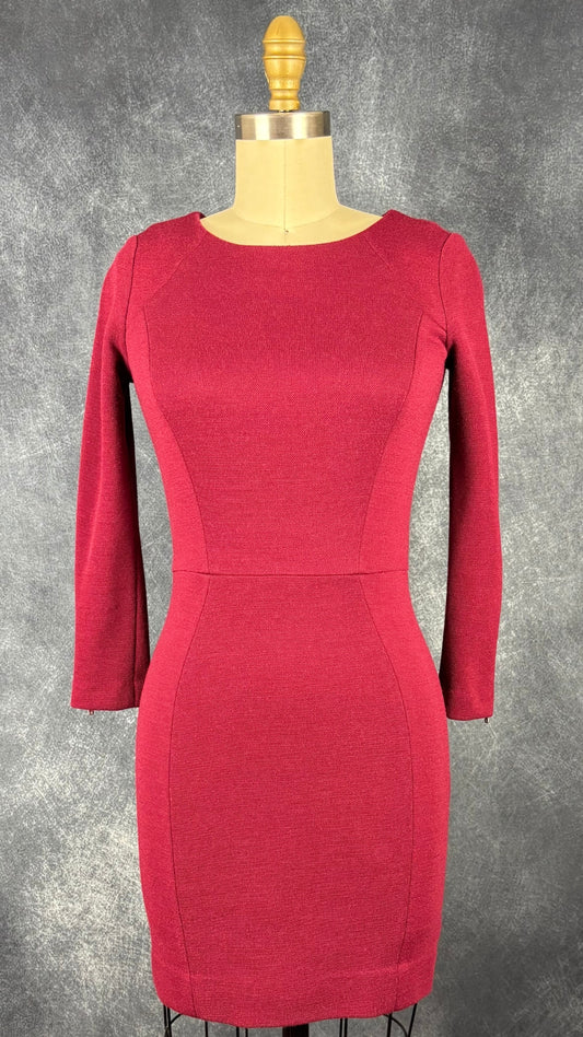 Robe ajustée bordeaux en mélange de laine Sandro, taille 1 (xs). Vue de face.
