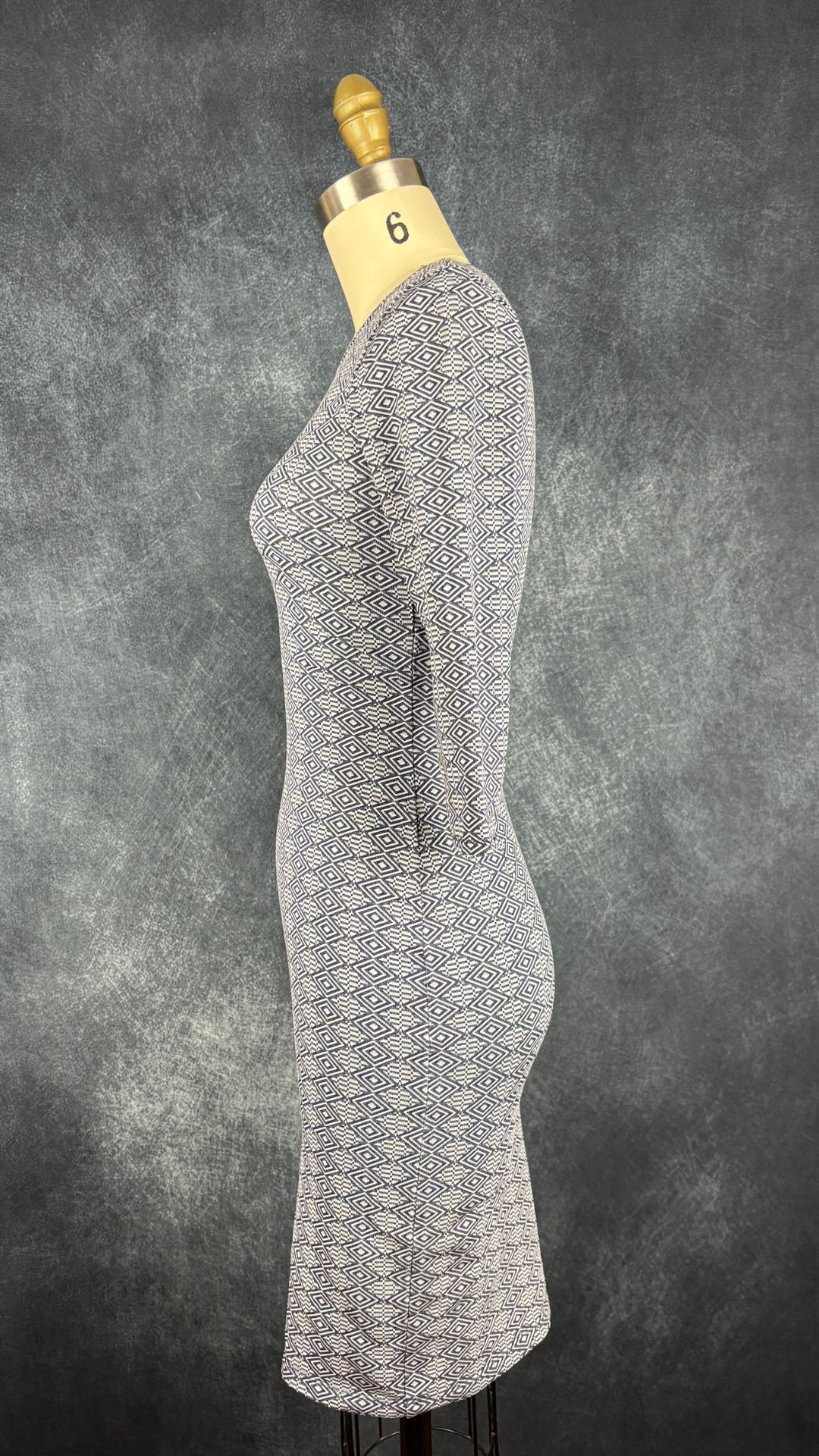 Robe ajustée en fin jacquard à motifs Nadya Toto, taille xs. Vue de côté.