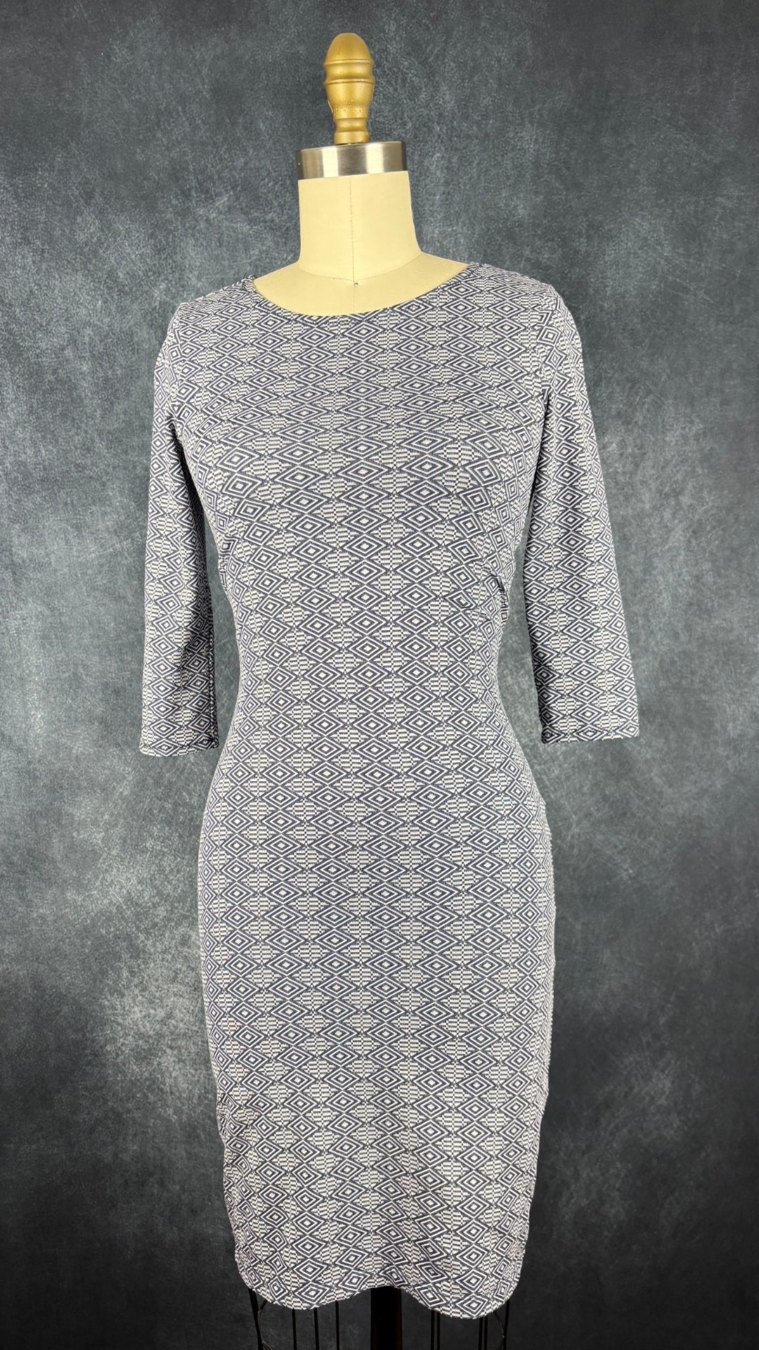 Robe ajustée en fin jacquard à motifs Nadya Toto, taille xs. Vue de face.