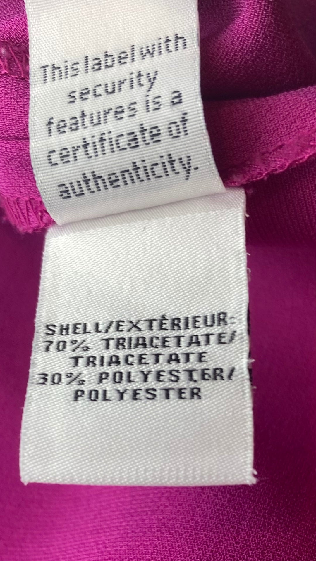 Robe ample avec poches et boutons argentés aux épaules, Diane von Furstenberg, taille 10. Vue de l'étiquette de composition.