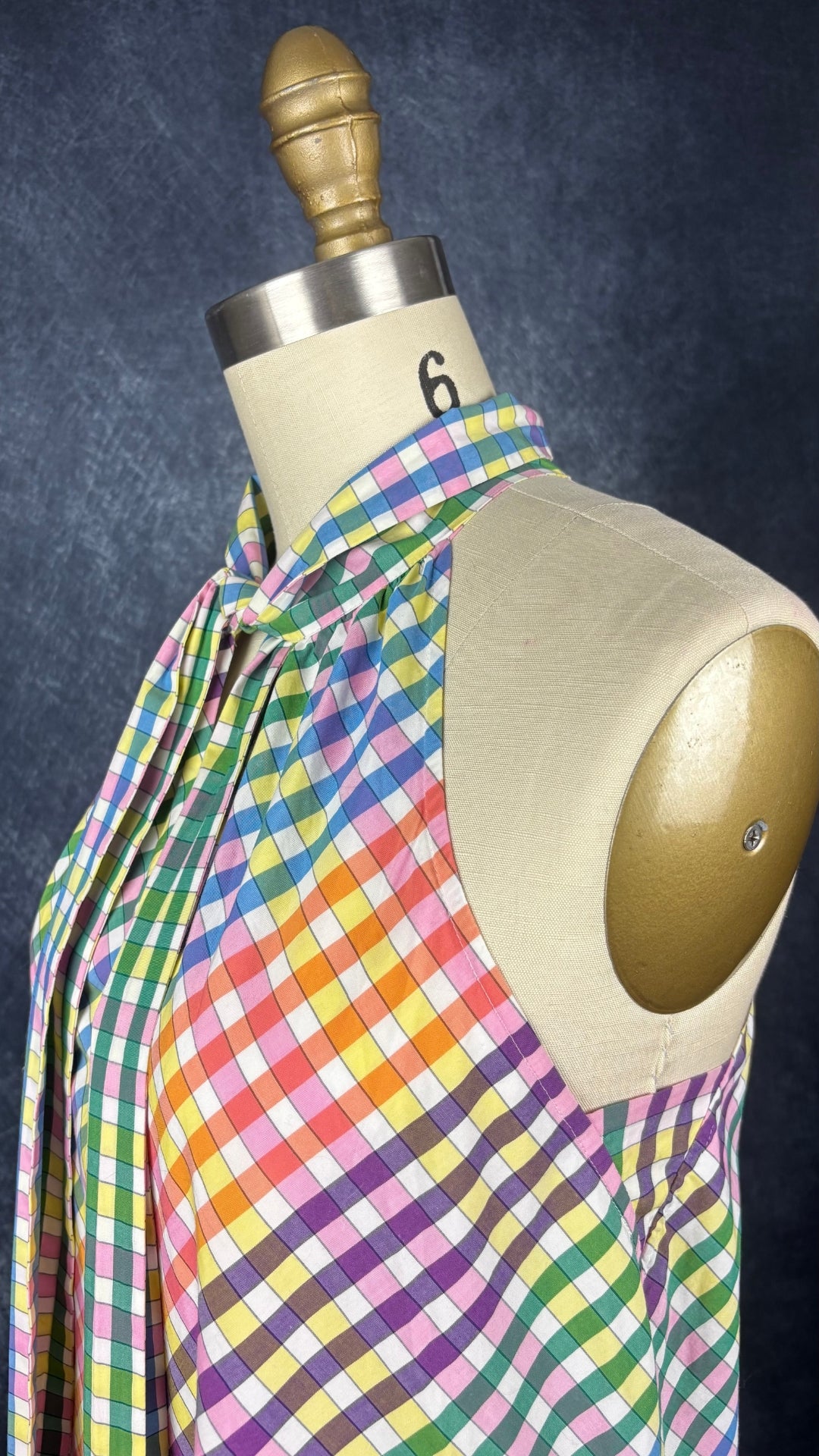 Robe bain de soleil colorée en coton J.Crew, taille 4 (s). Vue de l'encolure.