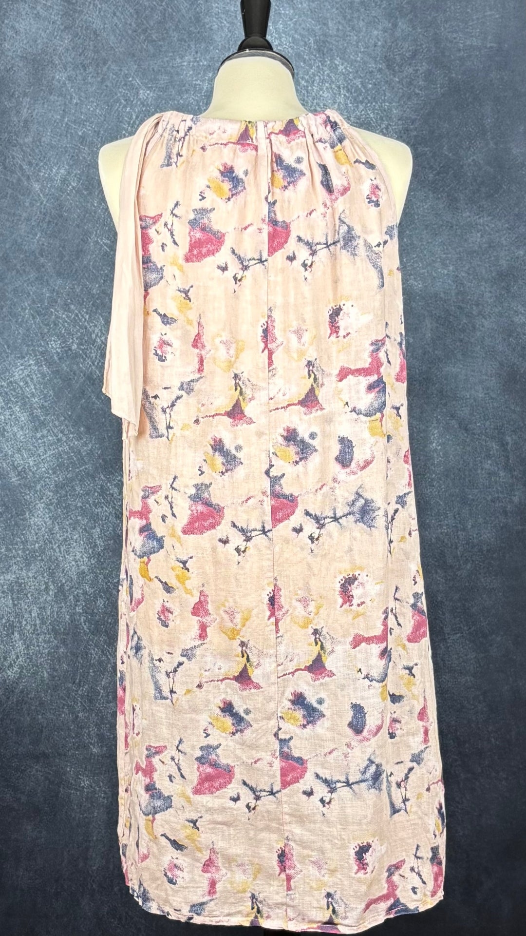 Robe bain de soleil en lin à doux motifs Bellambra, taille medium. Vue de dos.