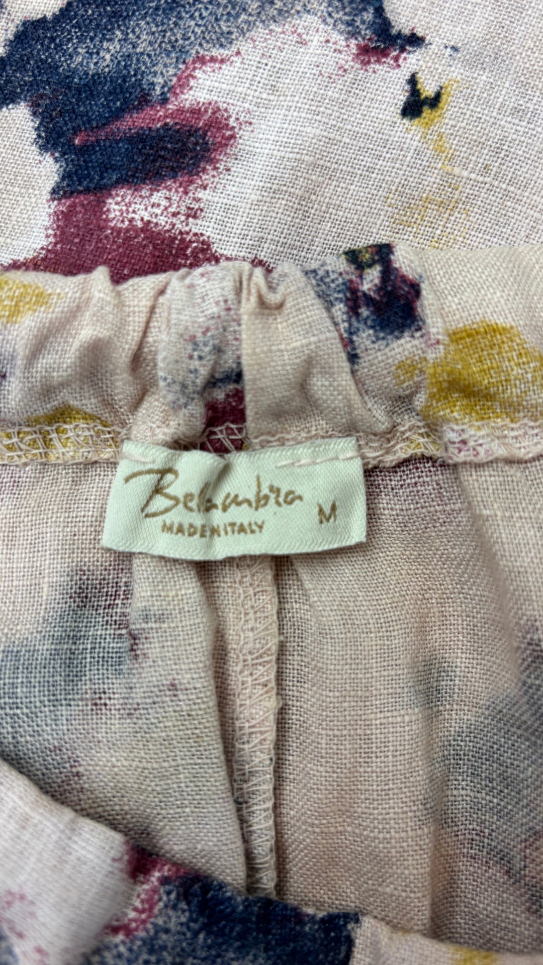 Robe bain de soleil en lin à doux motifs Bellambra, taille medium. Vue de l'étiquette.