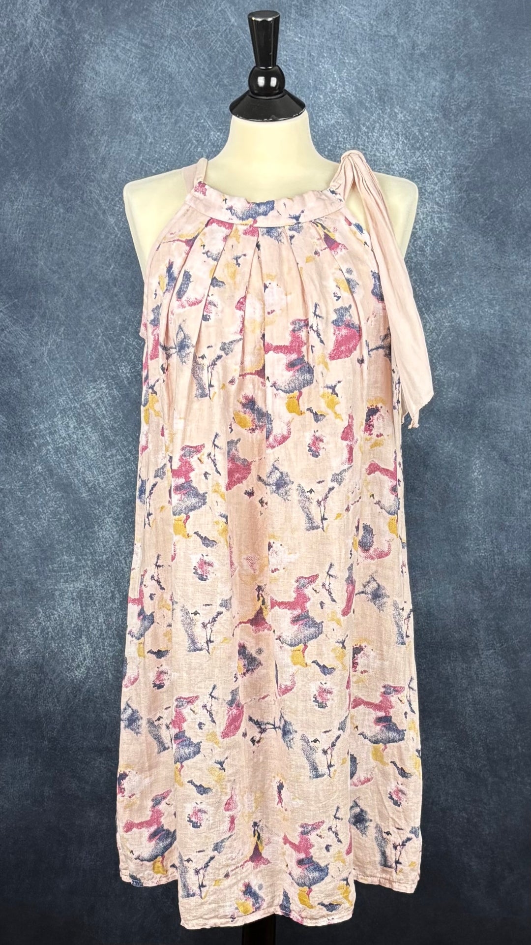 Robe bain de soleil en lin à doux motifs Bellambra, taille medium. Vue de face.