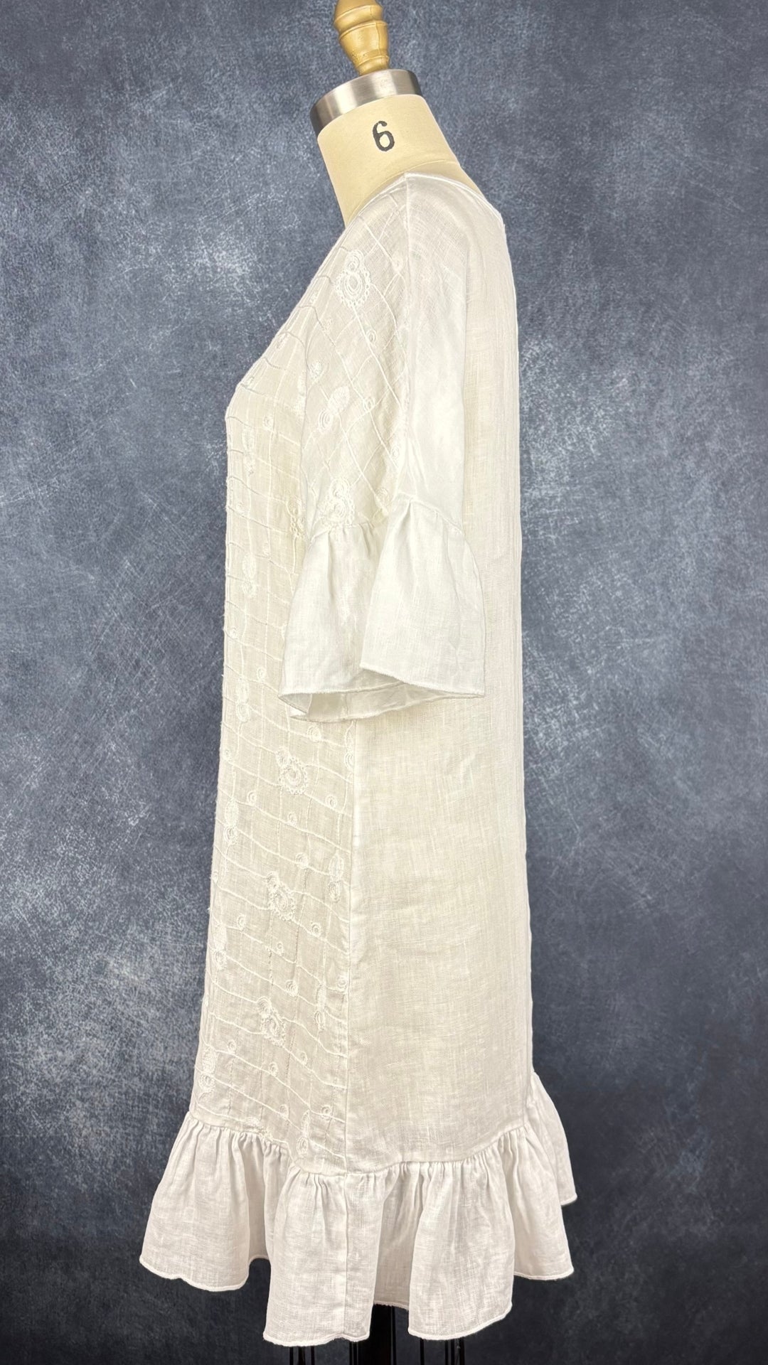 Robe blanche en lin Luisa Perla, taille xs. Vue de côté.