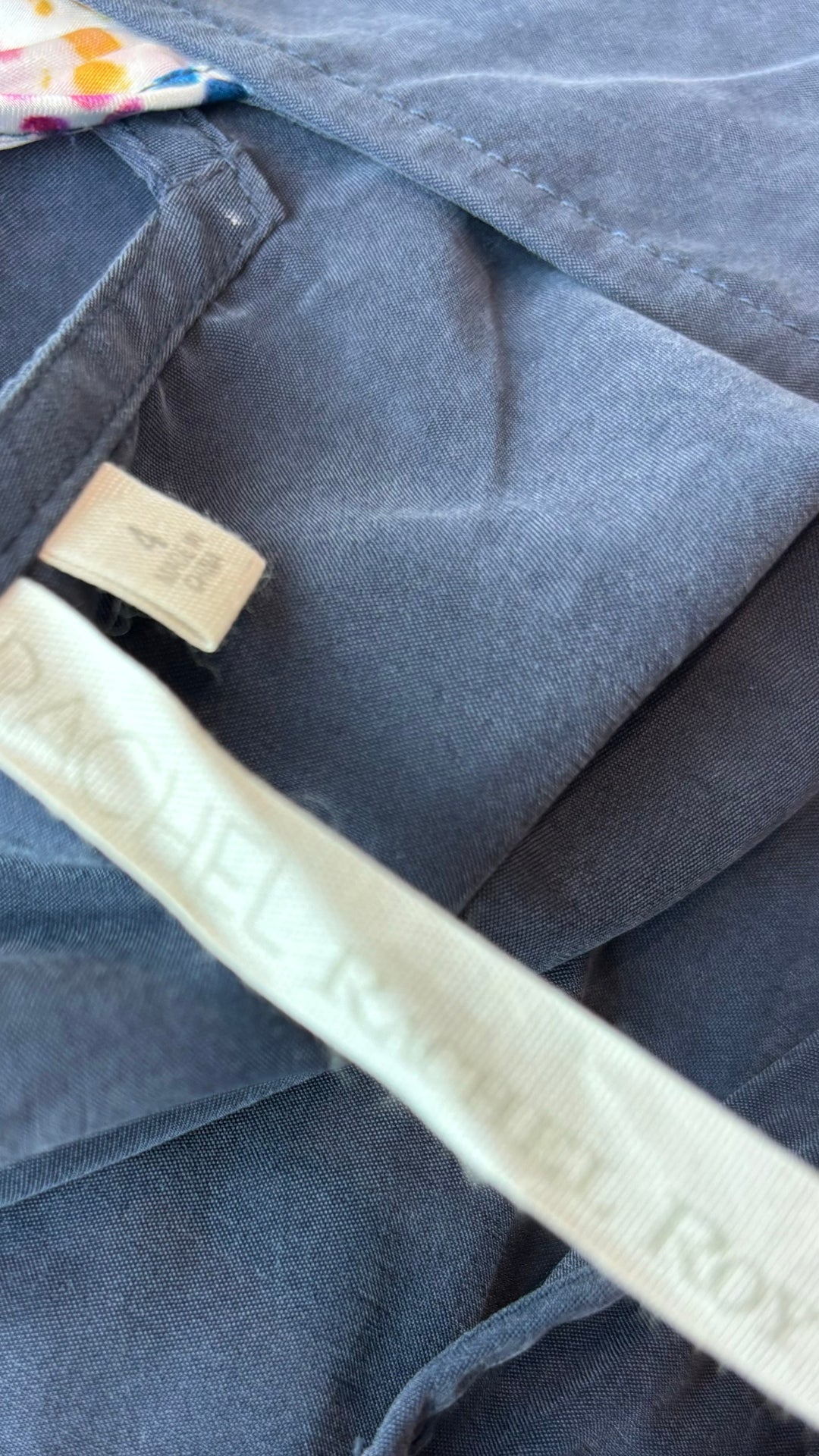 Robe bleue fluide douce Rachel Rachel Roy, taille 4 (xs/s). Vue de l'étiquette de marque.