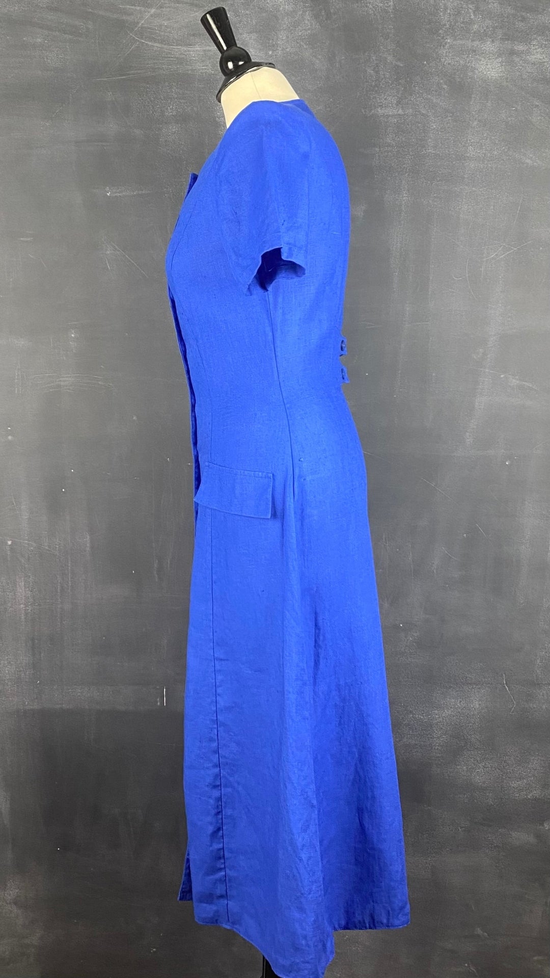 Robe bleue boutonnée en lin Steilmann, taille 6 (xs/s). Vue de côté.
