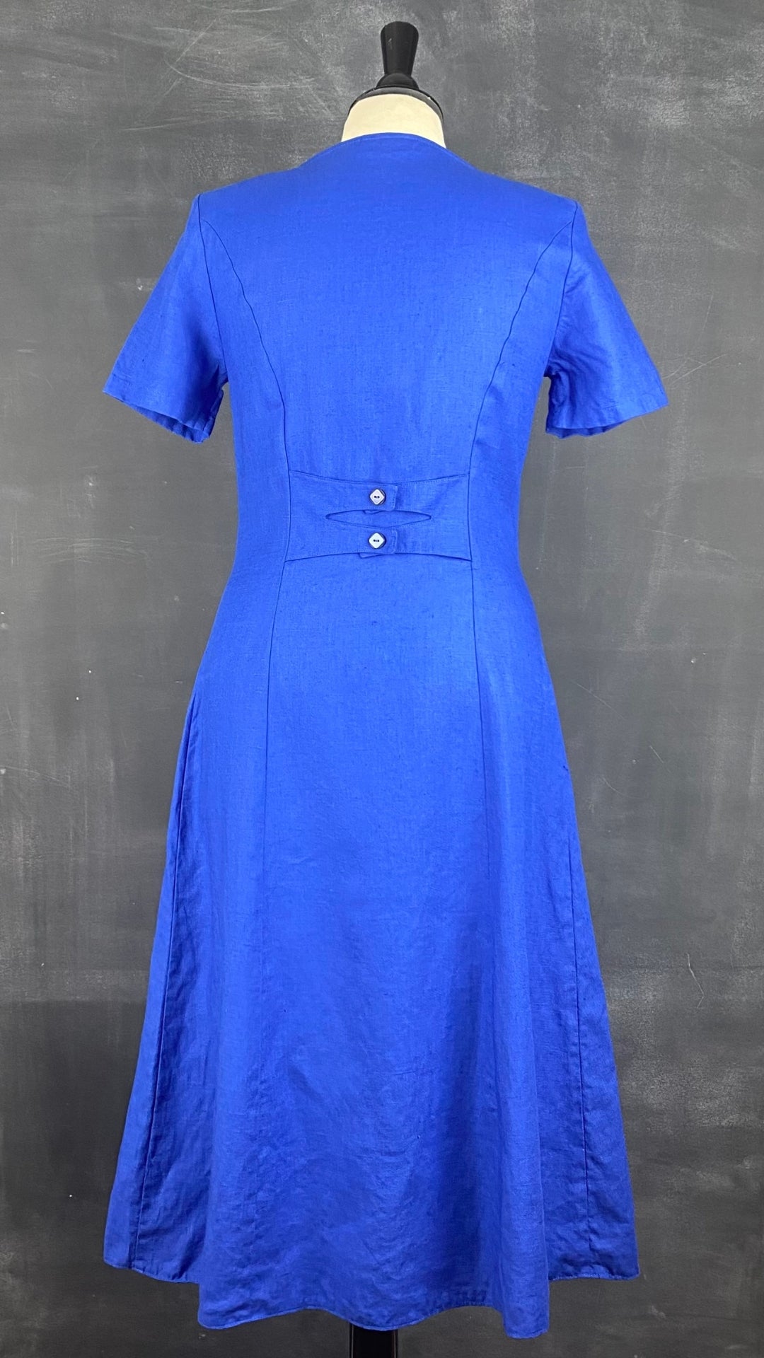 Robe bleue boutonnée en lin Steilmann, taille 6 (xs/s). Vue de dos.
