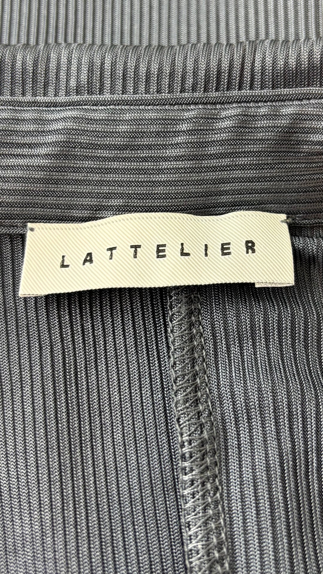 Robe chemisier bleu acier Lattelier, taille small. Vue de l'étiquette.