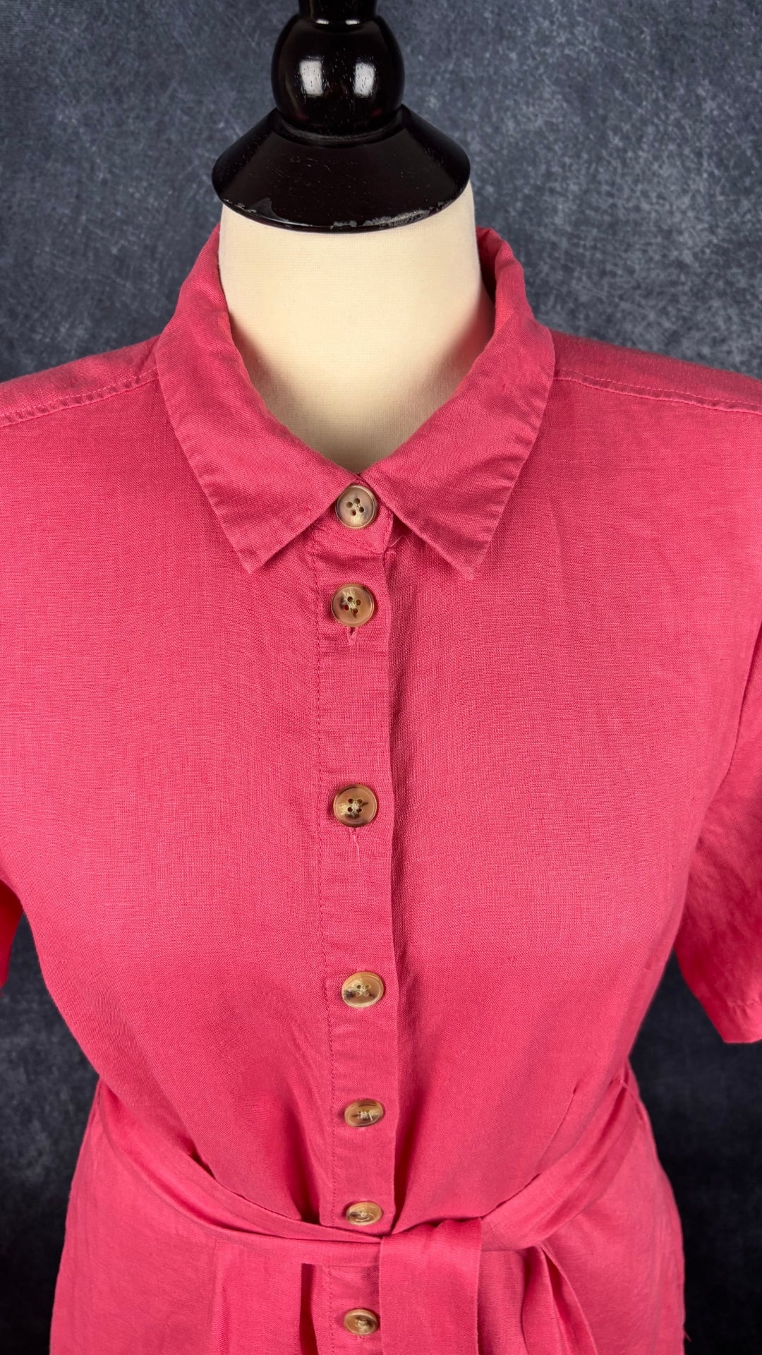 Robe chemisier midi rose corail en lin Part Two, taille 40 (m/l). Vue de près du corsage.