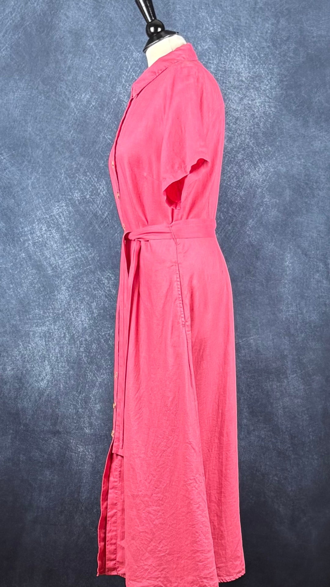 Robe chemisier midi rose corail en lin Part Two, taille 40 (m/l). Vue de côté.