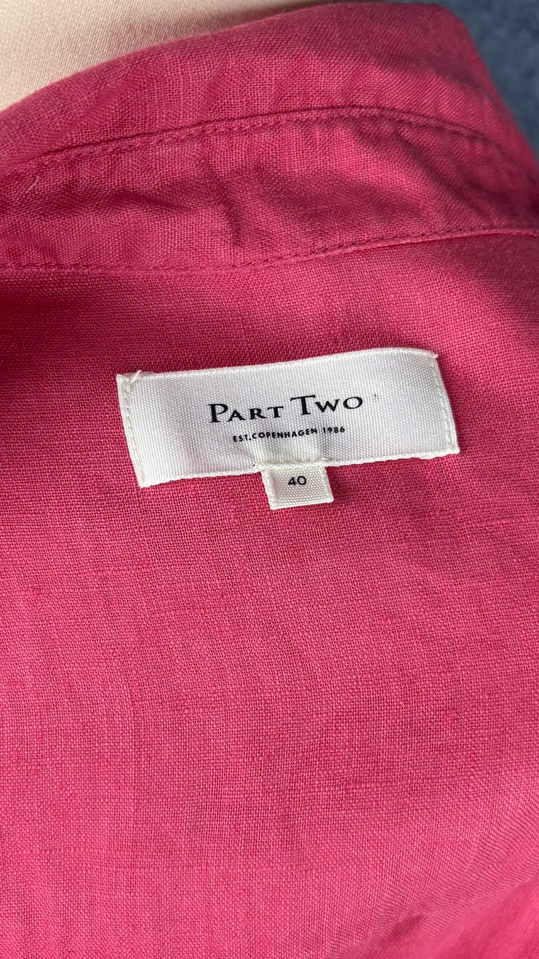 Robe chemisier midi rose corail en lin Part Two, taille 40 (m/l). Vue de l'étiquette.