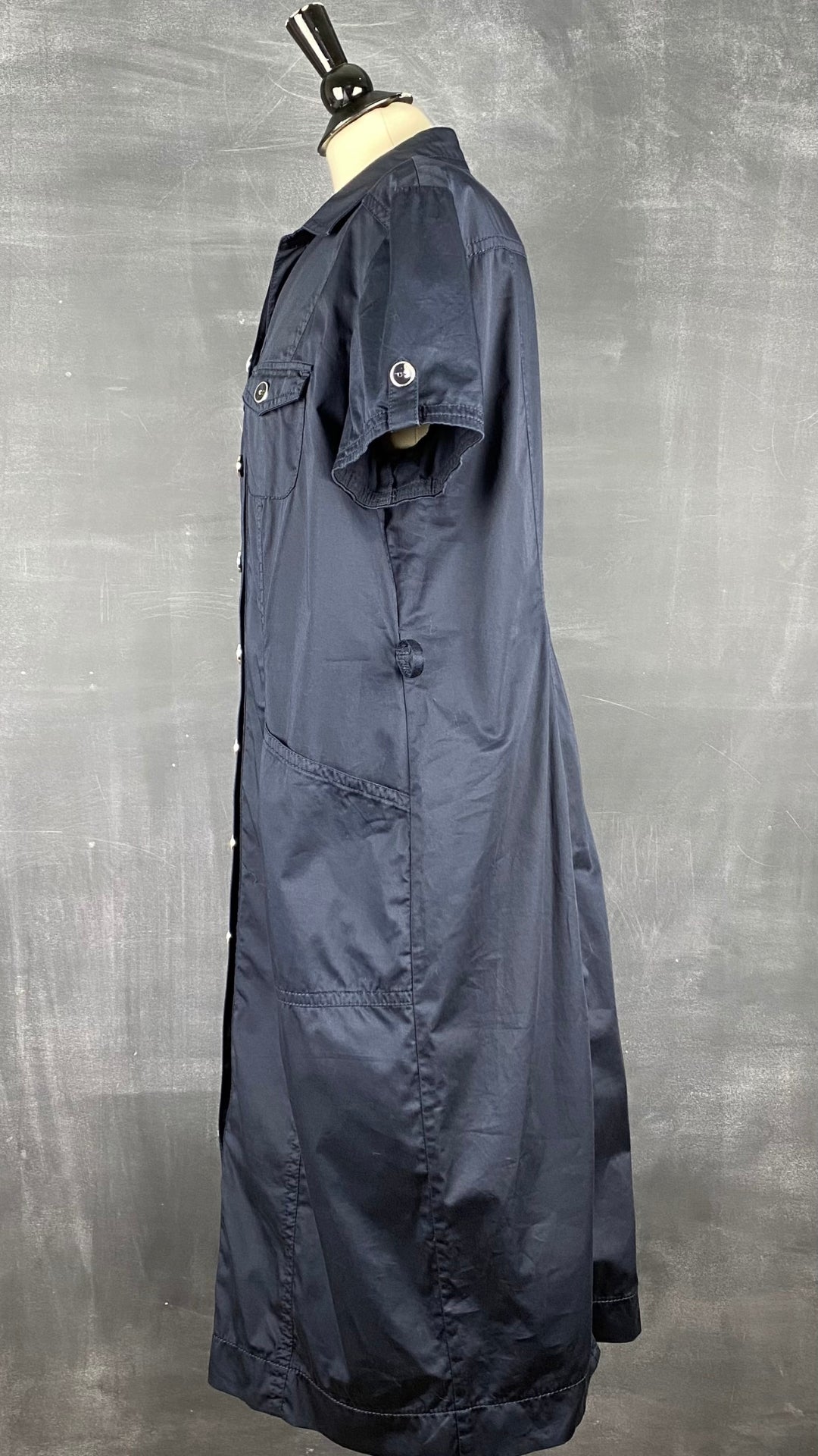 Robe chemisier marine avec poches Gerry Weber, taille large ou xl. Vue de côté.
