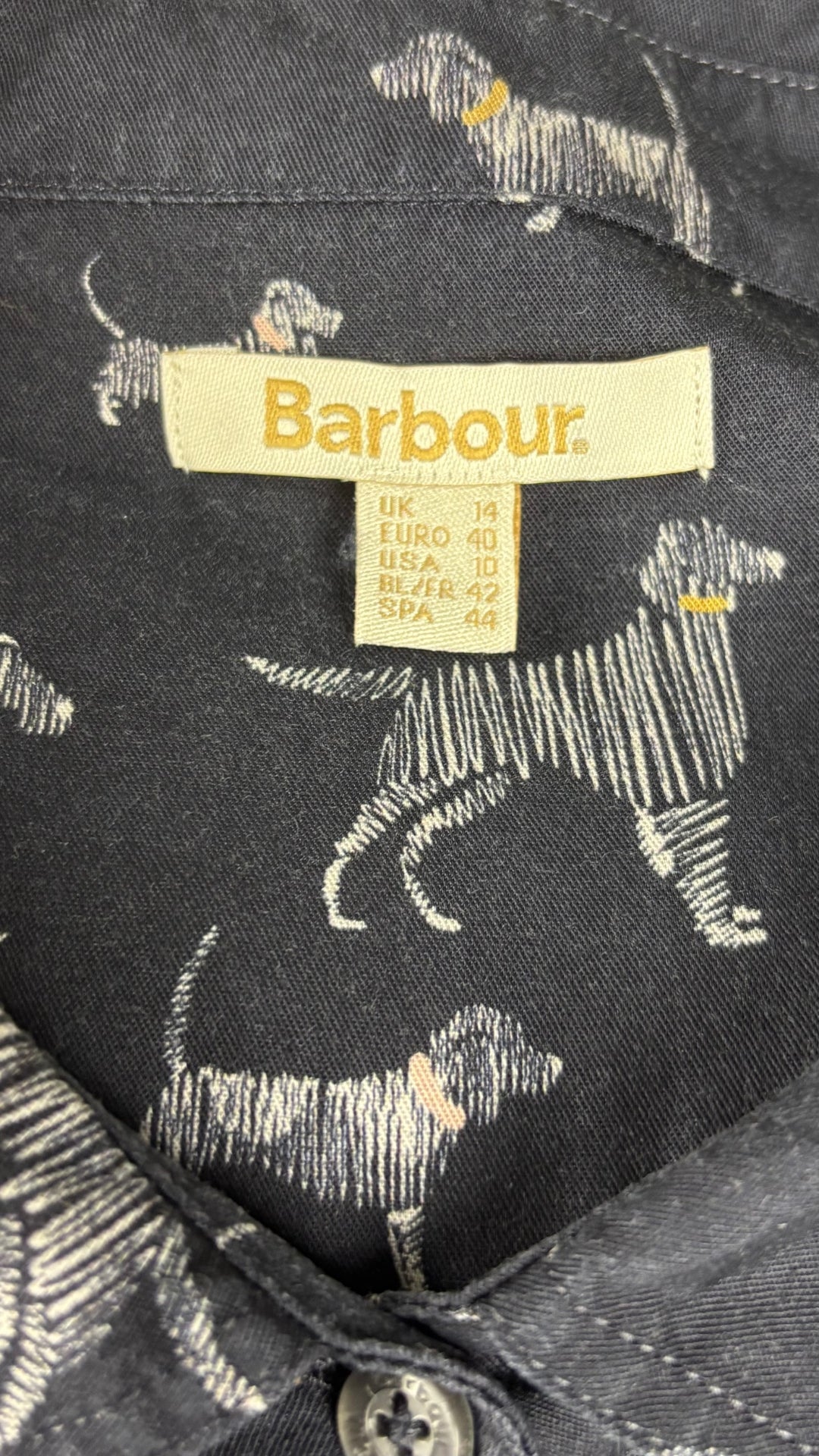 Robe chemisier à motifs de chiens Barbour, taille 10 (l). Vue de l'étiquette.