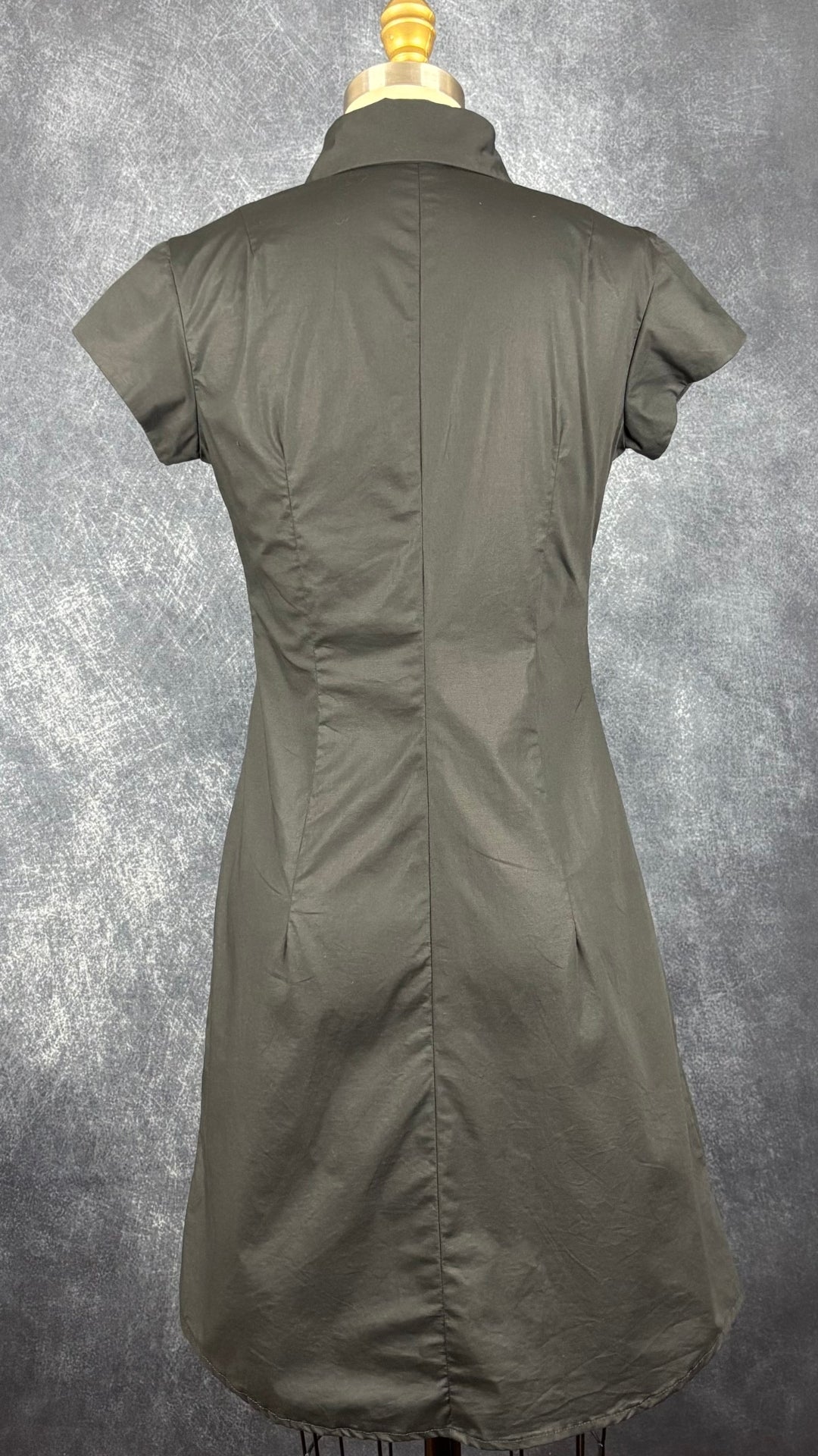 Robe chemisier noire à insertion de rubans Dinh Ba, taille xs. Vue de dos.
