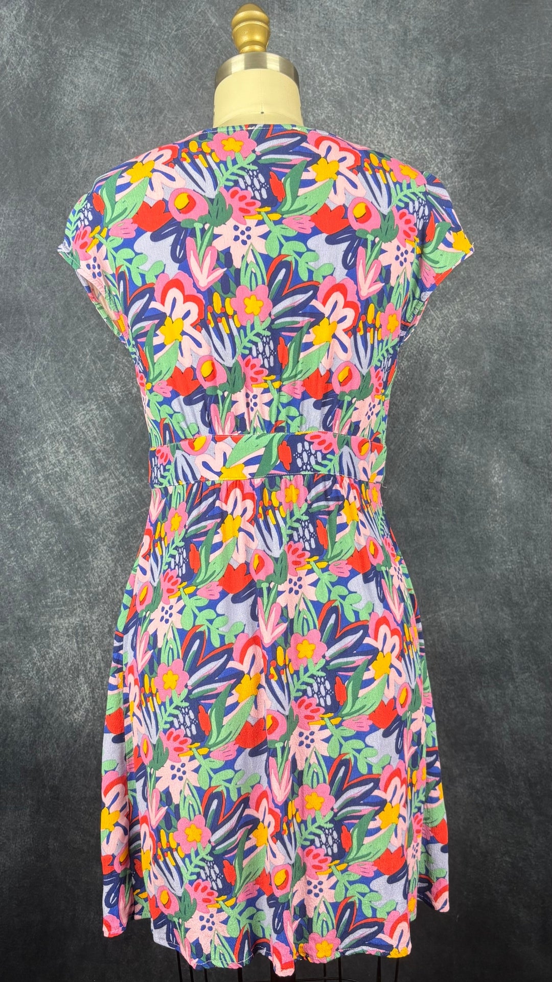 Robe boutonnée florale colorée Art Love, taille 36 (xs/s). Vue de dos.