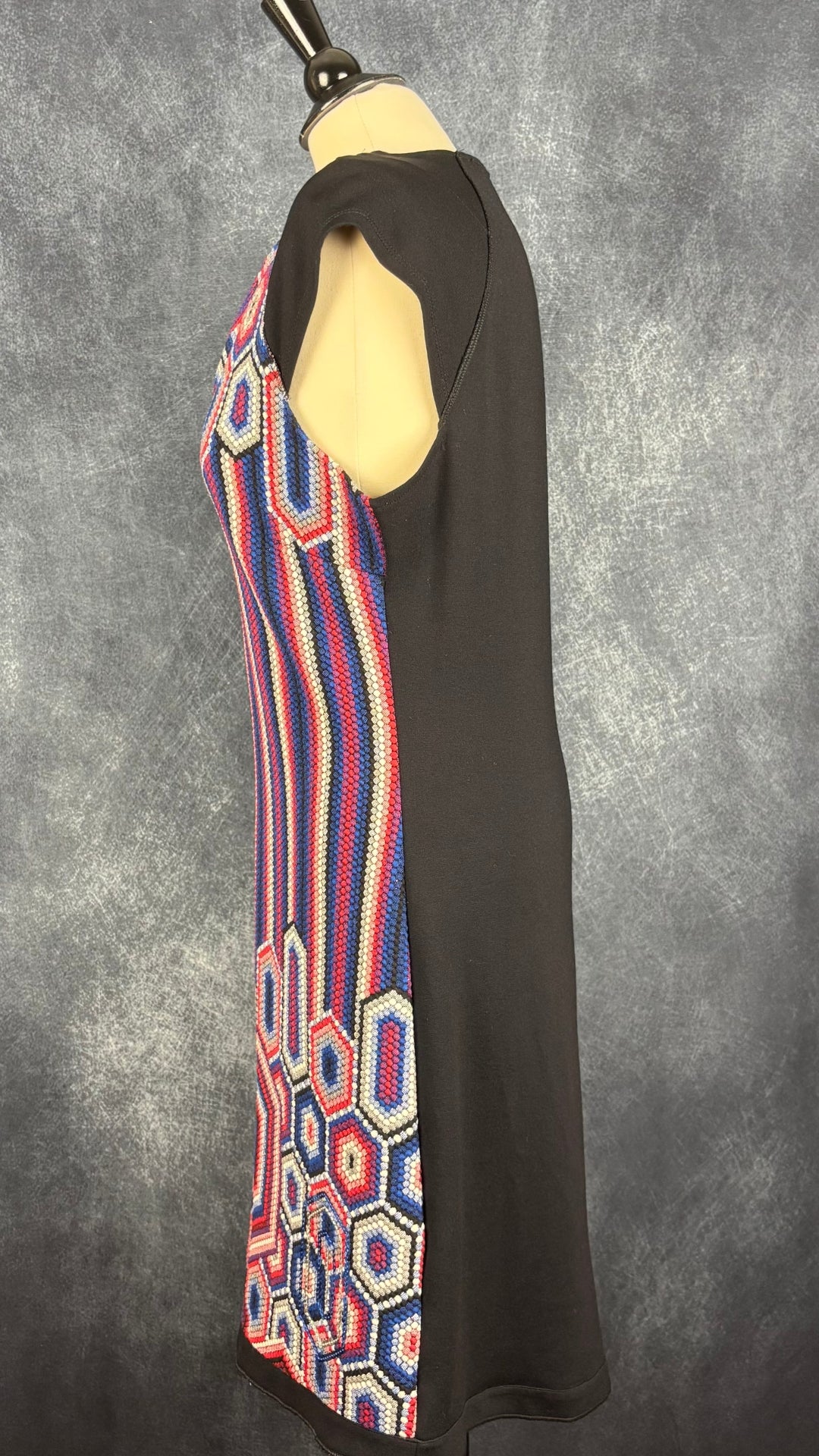 Robe colorée avec insertion de sequins Desigual, taille xl (l). Vue de côté.