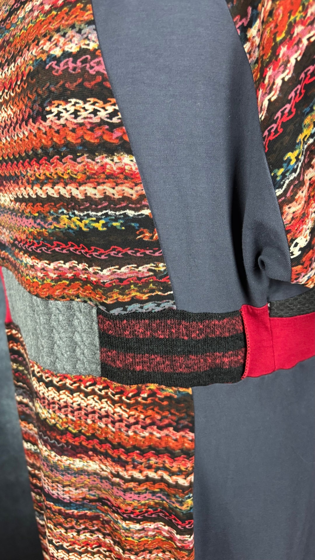 Robe colorée à motifs et texture extensible Myco Anna, taille xxl (l/xl). Vue de près du tissu.