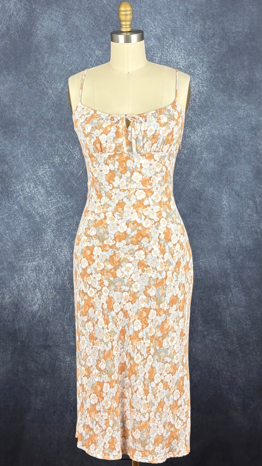 Robe à doux motif floral à fines bretelles ajustables Wilfred, taille 4. Vue de face.