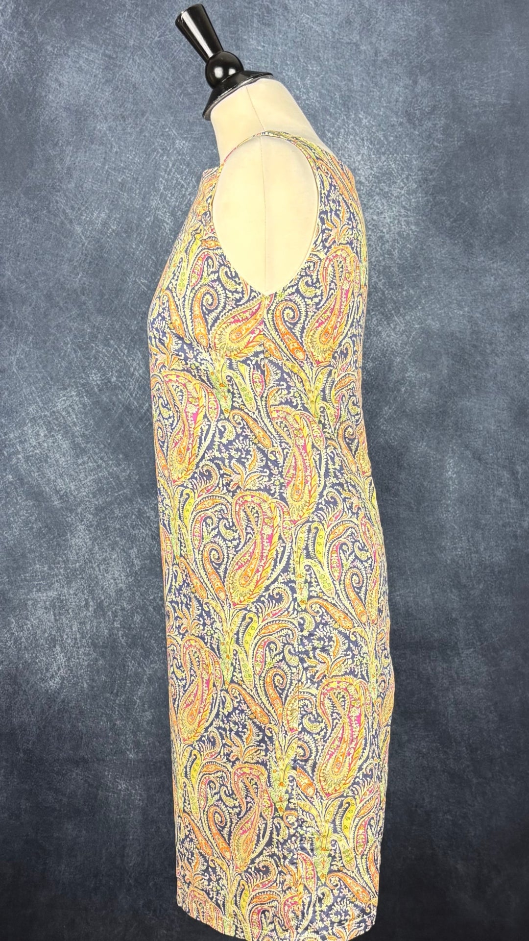 Robe droite à imprimé paisley Liberty Art Fabrics, taille 8. Vue de côté.