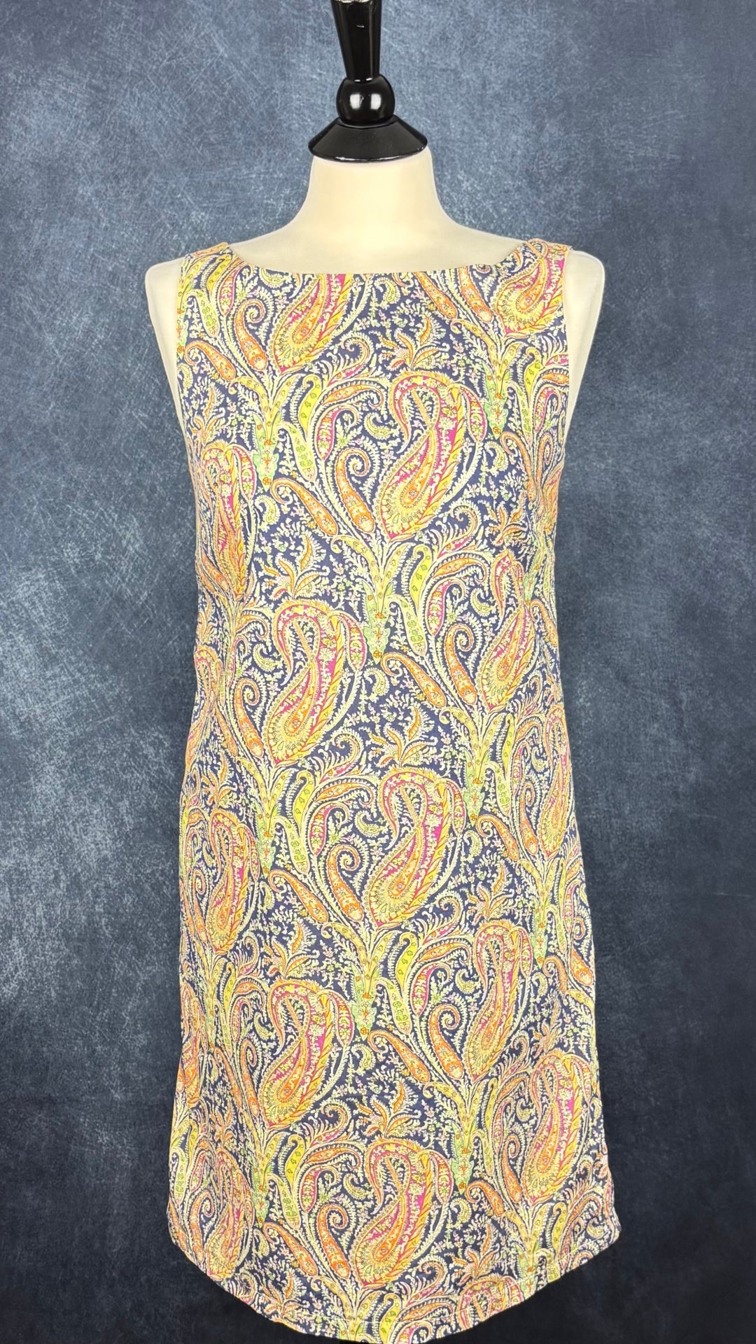 Robe droite à imprimé paisley Liberty Art Fabrics, taille 8. Vue de face.