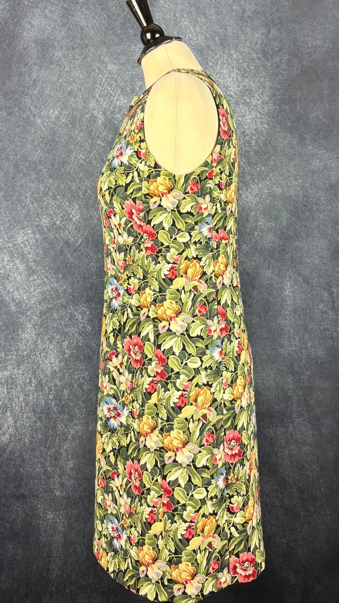 Robe droite florale Tristan, taille 8. Vue de côté.